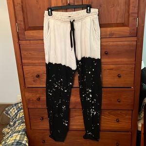 Strut this tie dye sweatpants excellent condition.OS, tan black